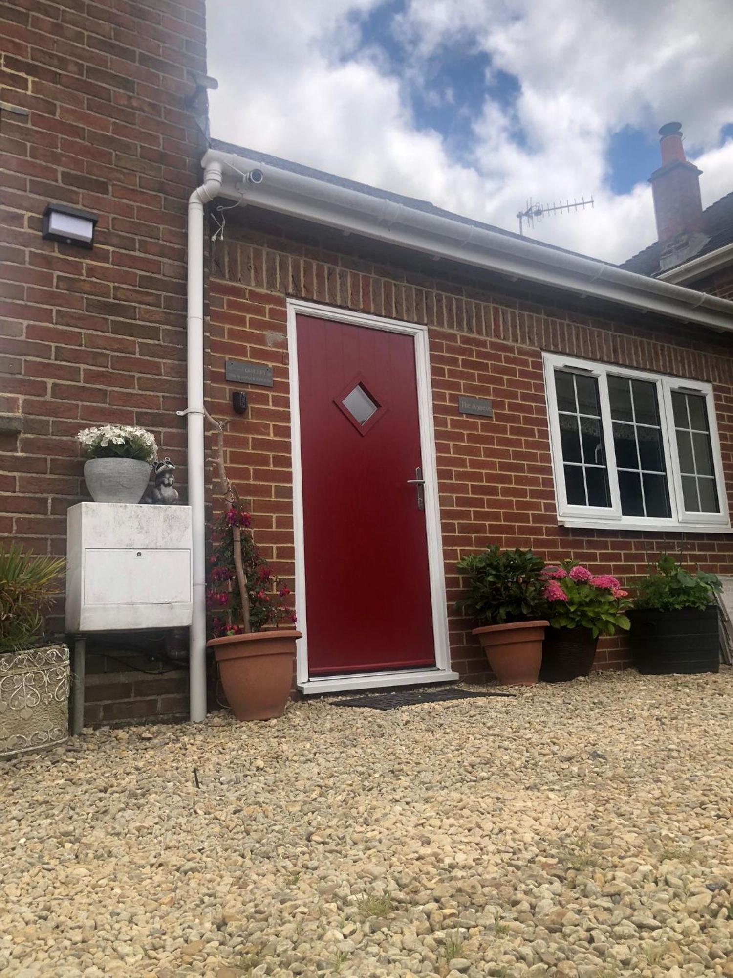 Entire Guest Suite With Gated Property Broad Blunsdon Exterior photo
